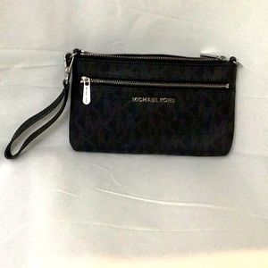Michael Kors large black wristlet NOWT